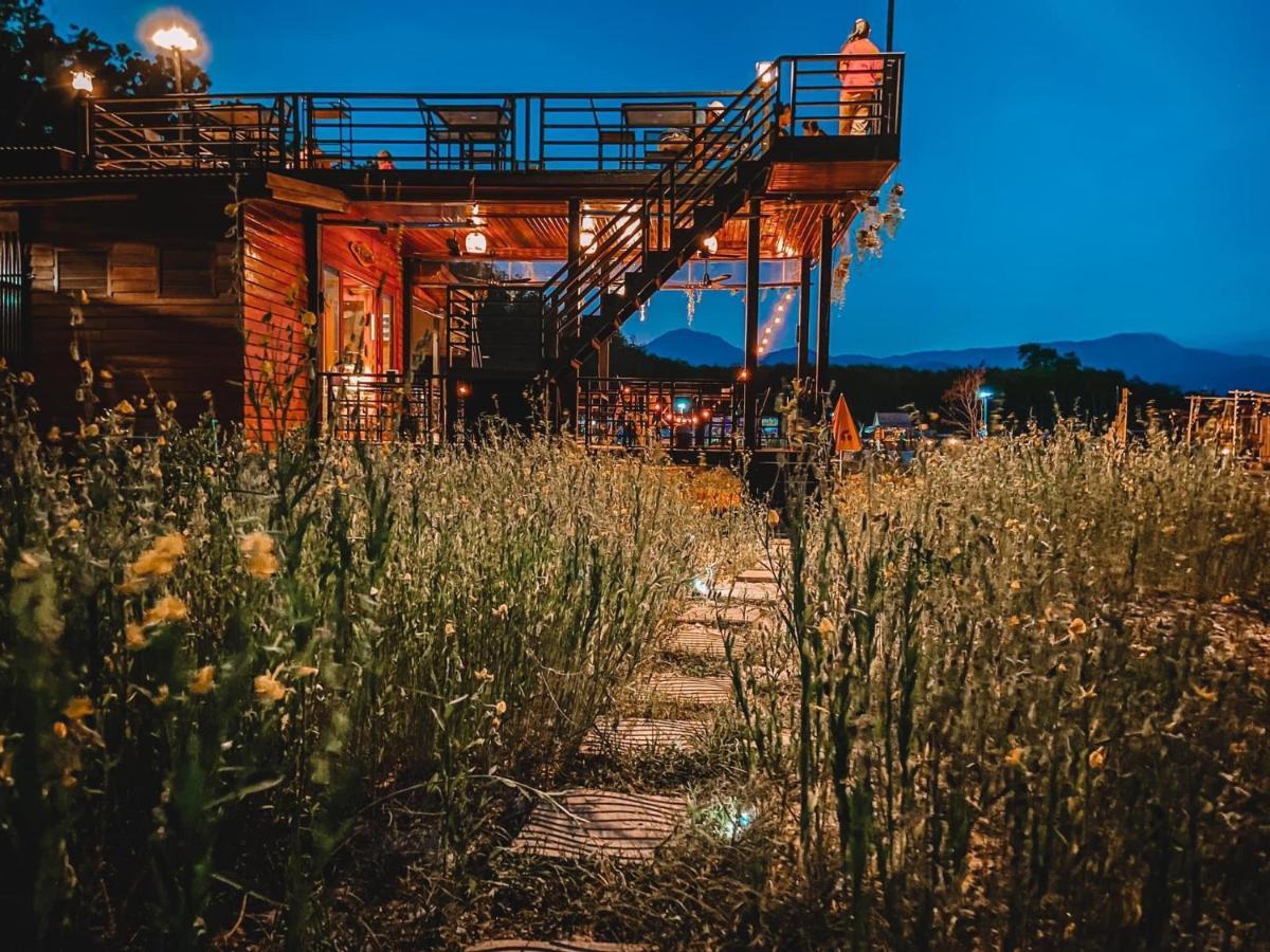 ไร่นาบัวหลวง คาเฟ่ & ฟาร์มสเตย์ Raina Bualuang Cafe & Farm Stay Ban Na No Ngoại thất bức ảnh