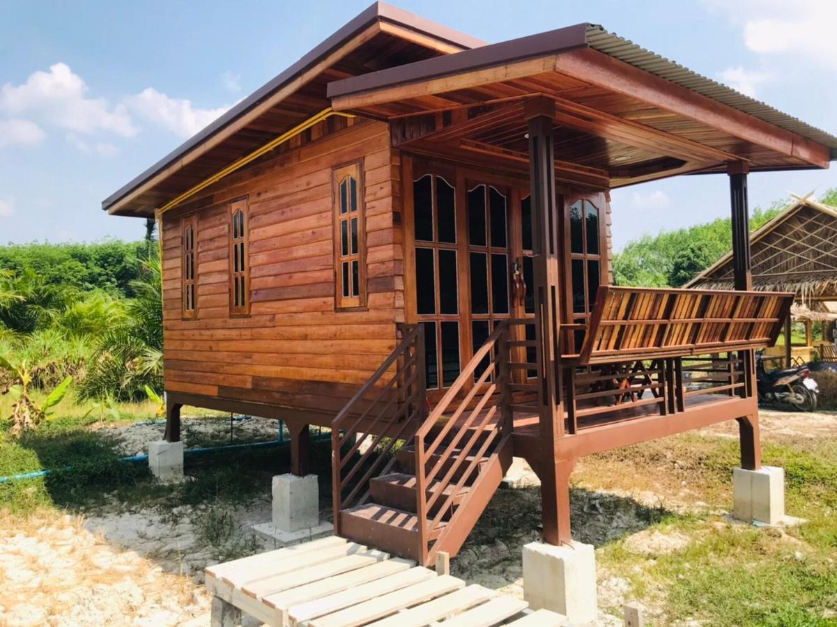 ไร่นาบัวหลวง คาเฟ่ & ฟาร์มสเตย์ Raina Bualuang Cafe & Farm Stay Ban Na No Ngoại thất bức ảnh