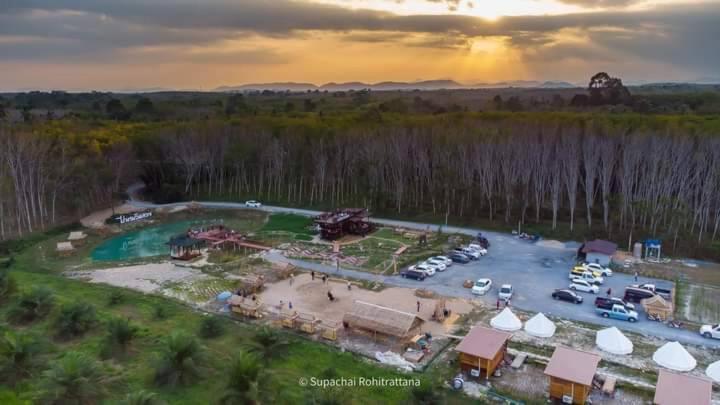 ไร่นาบัวหลวง คาเฟ่ & ฟาร์มสเตย์ Raina Bualuang Cafe & Farm Stay Ban Na No Ngoại thất bức ảnh