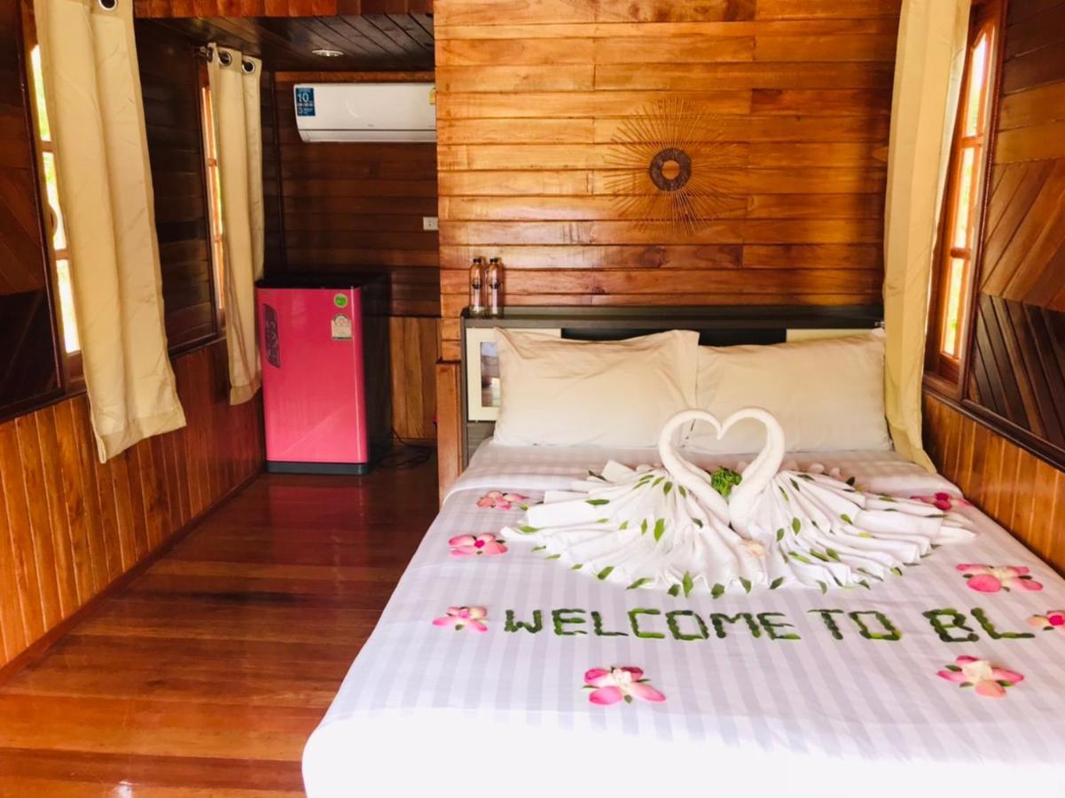 ไร่นาบัวหลวง คาเฟ่ & ฟาร์มสเตย์ Raina Bualuang Cafe & Farm Stay Ban Na No Ngoại thất bức ảnh