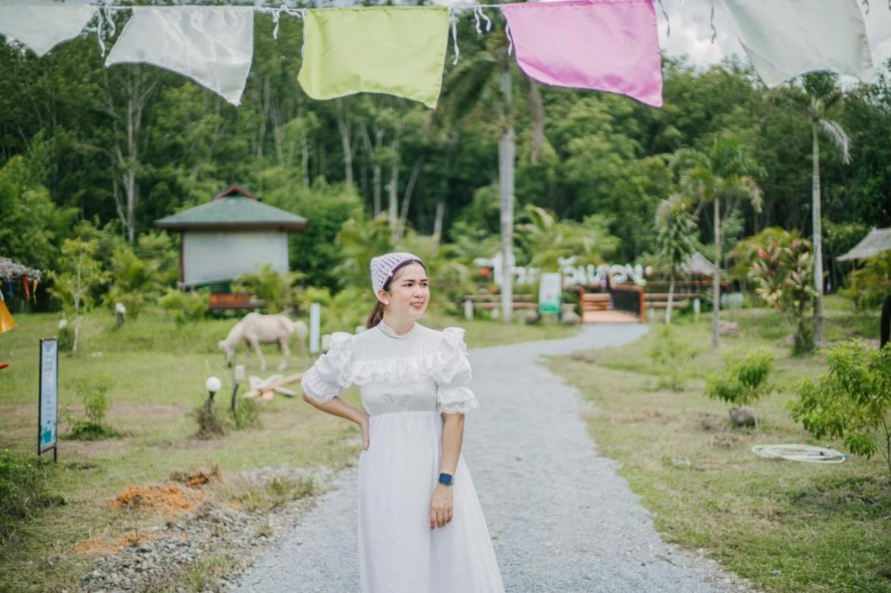 ไร่นาบัวหลวง คาเฟ่ & ฟาร์มสเตย์ Raina Bualuang Cafe & Farm Stay Ban Na No Ngoại thất bức ảnh