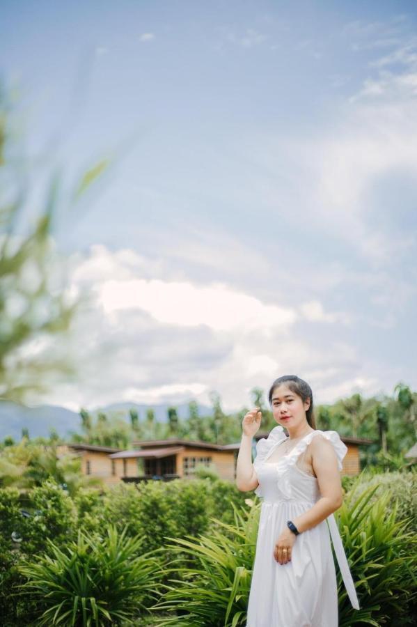 ไร่นาบัวหลวง คาเฟ่ & ฟาร์มสเตย์ Raina Bualuang Cafe & Farm Stay Ban Na No Ngoại thất bức ảnh